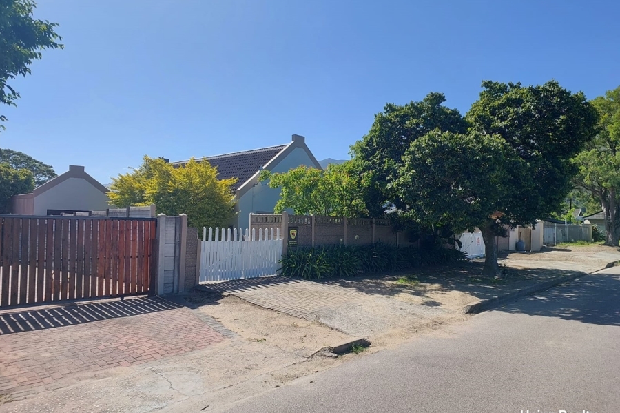 3 Bedroom Property for Sale in Denneoord Western Cape